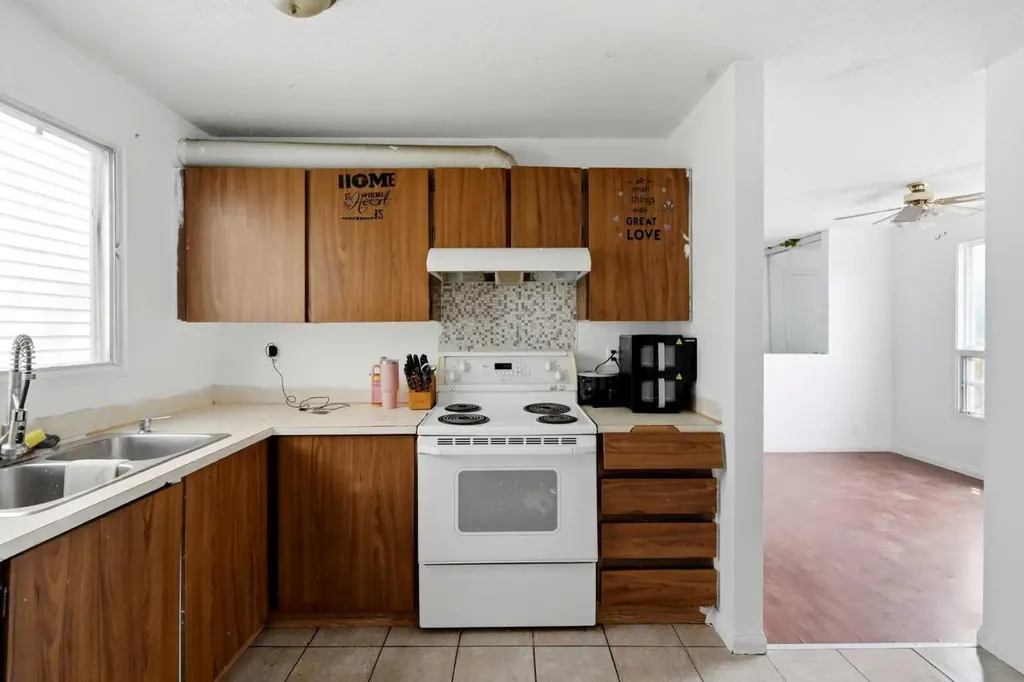 255 Falton Drive NE Calgary AB T3J 2W8