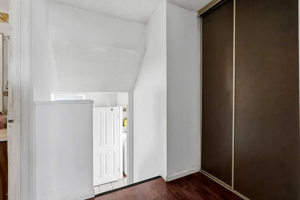 255 Falton Drive NE Calgary AB T3J 2W8