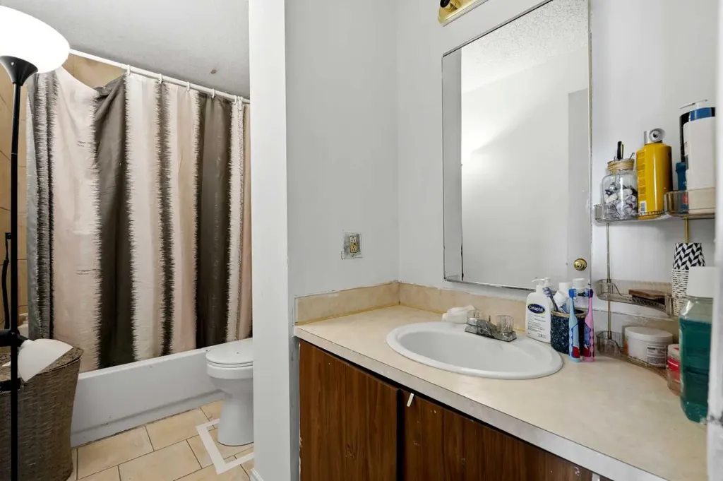 255 Falton Drive NE Calgary AB T3J 2W8