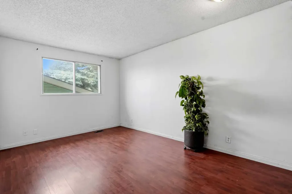 255 Falton Drive NE Calgary AB T3J 2W8