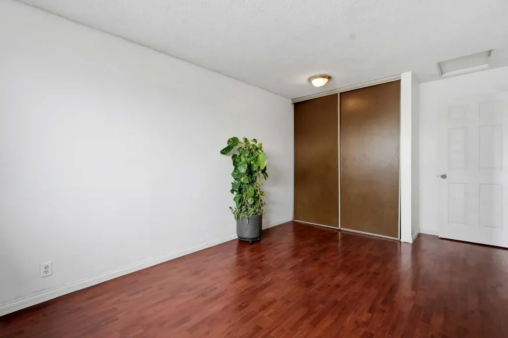 255 Falton Drive NE Calgary AB T3J 2W8