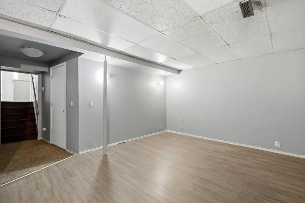255 Falton Drive NE Calgary AB T3J 2W8