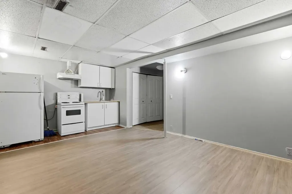 255 Falton Drive NE Calgary AB T3J 2W8