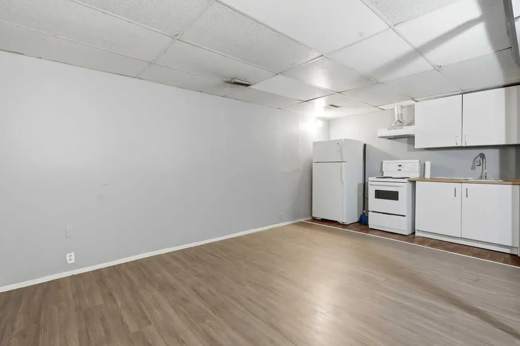 255 Falton Drive NE Calgary AB T3J 2W8