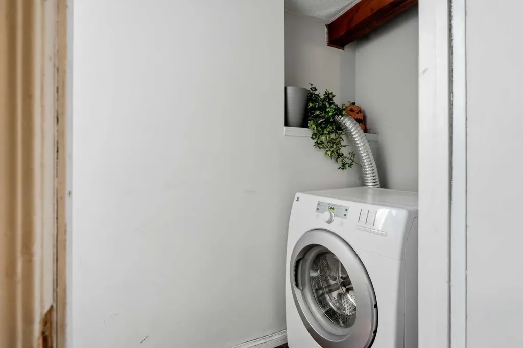 255 Falton Drive NE Calgary AB T3J 2W8