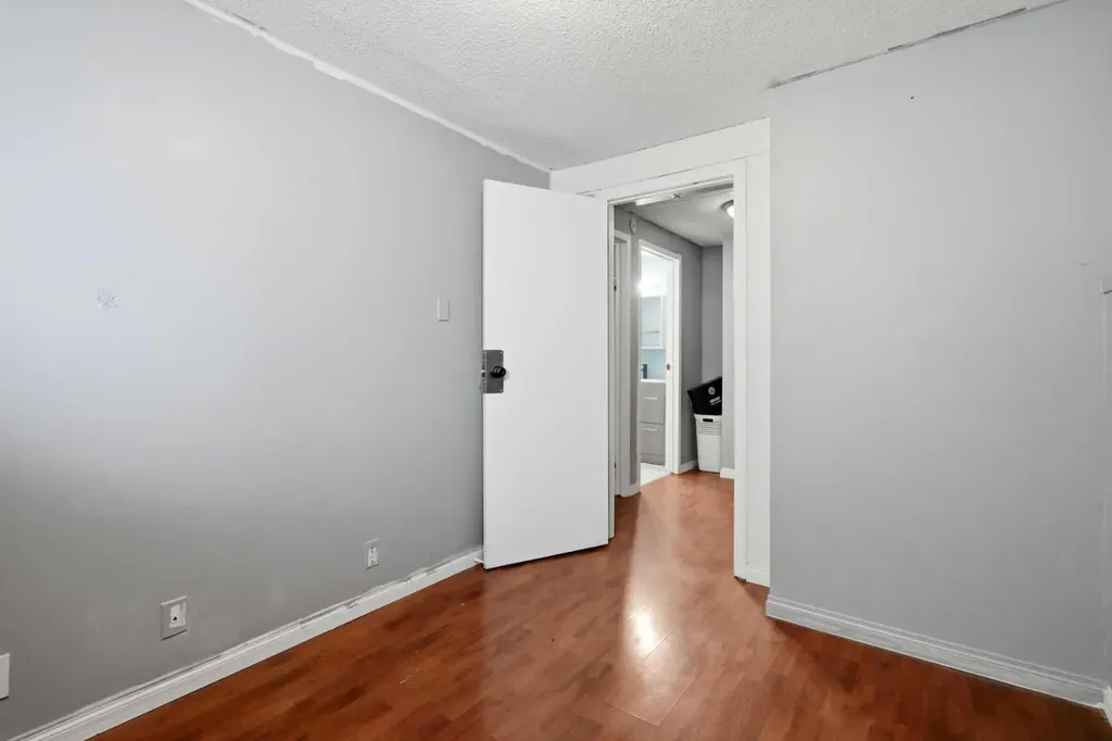255 Falton Drive NE Calgary AB T3J 2W8