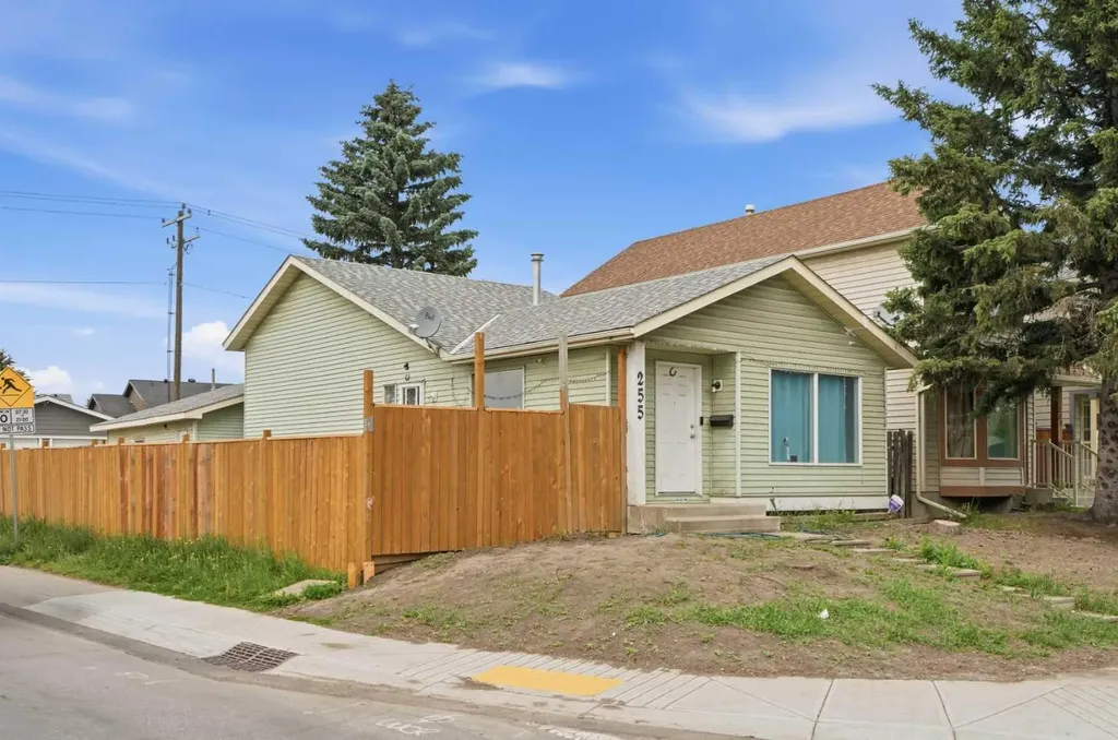 255 Falton Drive NE Calgary AB T3J 2W8