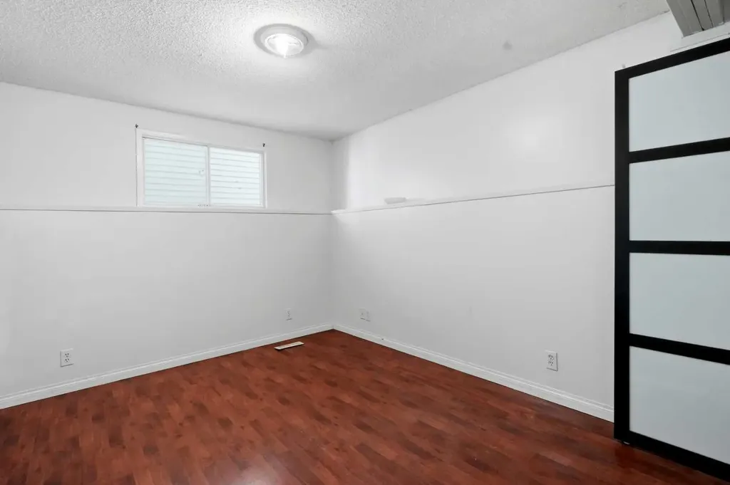 255 Falton Drive NE Calgary AB T3J 2W8