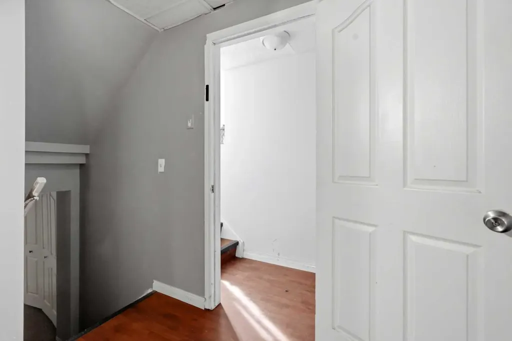 255 Falton Drive NE Calgary AB T3J 2W8