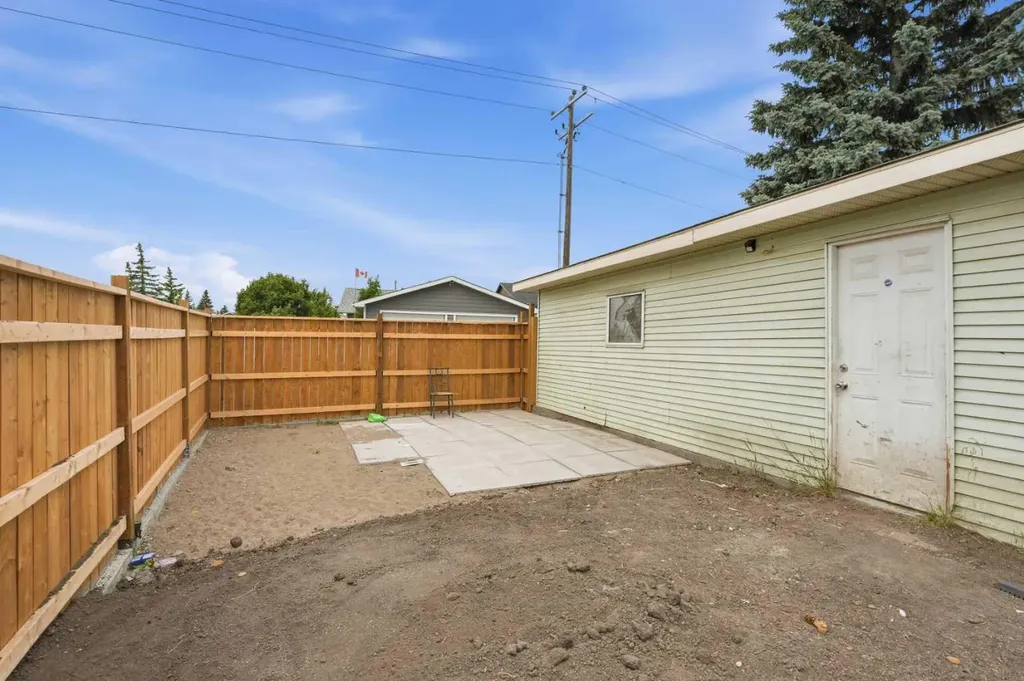 255 Falton Drive NE Calgary AB T3J 2W8