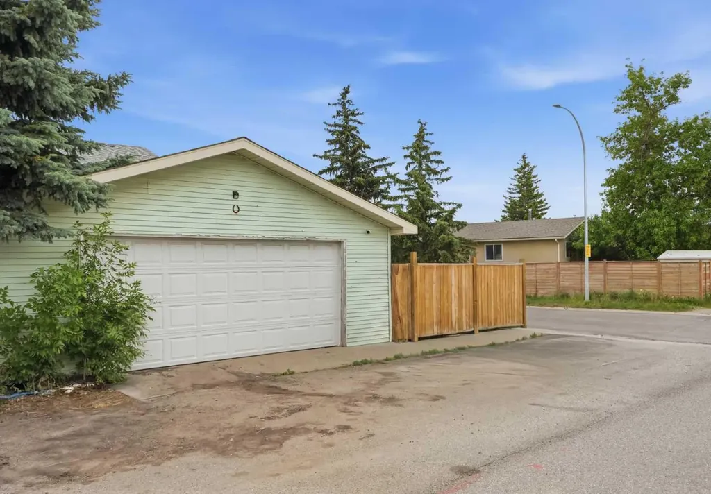 255 Falton Drive NE Calgary AB T3J 2W8