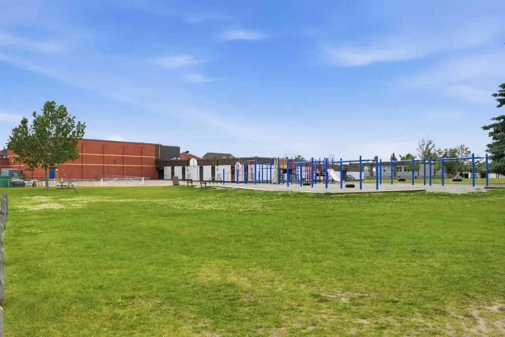 255 Falton Drive NE Calgary AB T3J 2W8