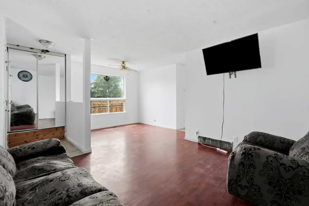 255 Falton Drive NE Calgary AB T3J 2W8