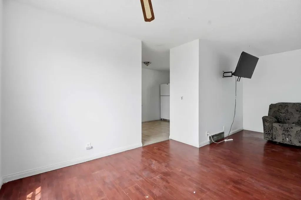 255 Falton Drive NE Calgary AB T3J 2W8