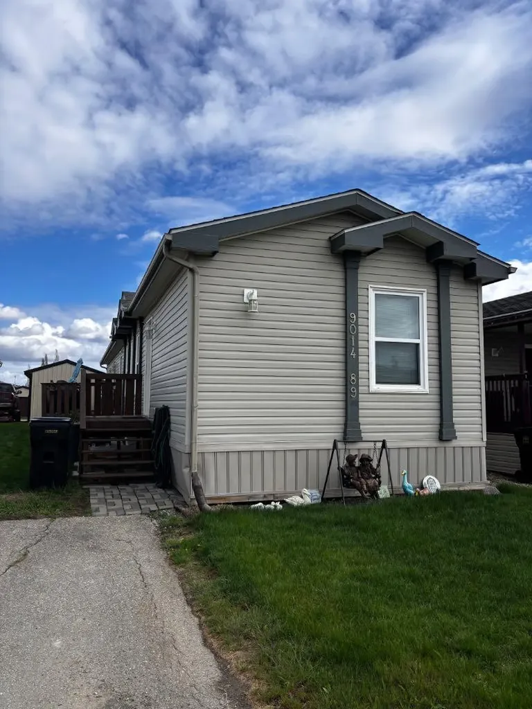 9014 89 Avenue Grande Prairie AB T8X 0C4