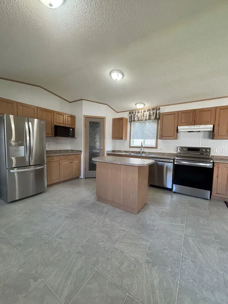 9014 89 Avenue Grande Prairie AB T8X 0C4