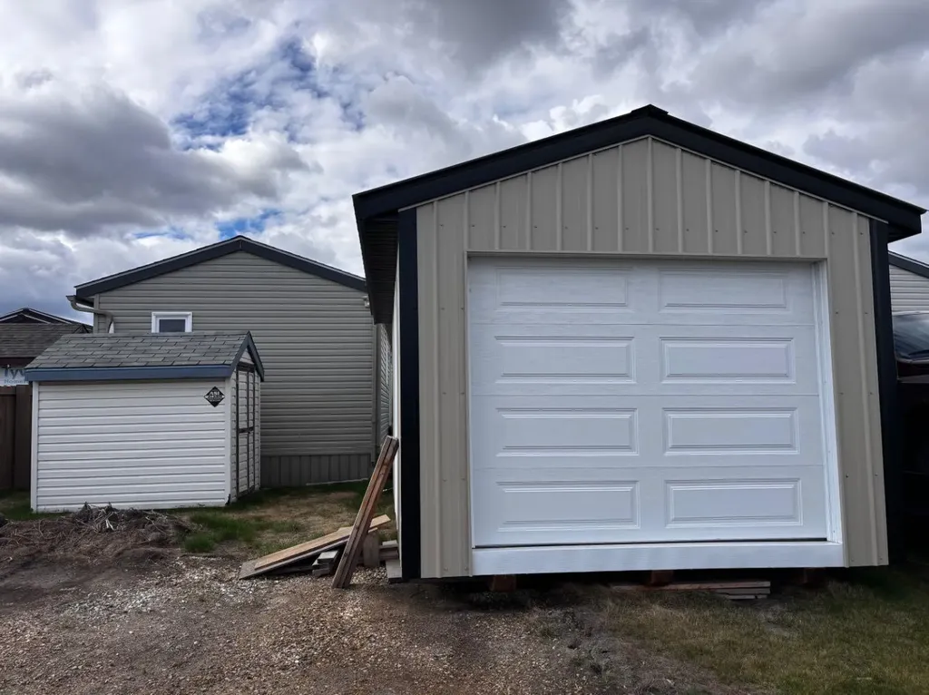 9014 89 Avenue Grande Prairie AB T8X 0C4