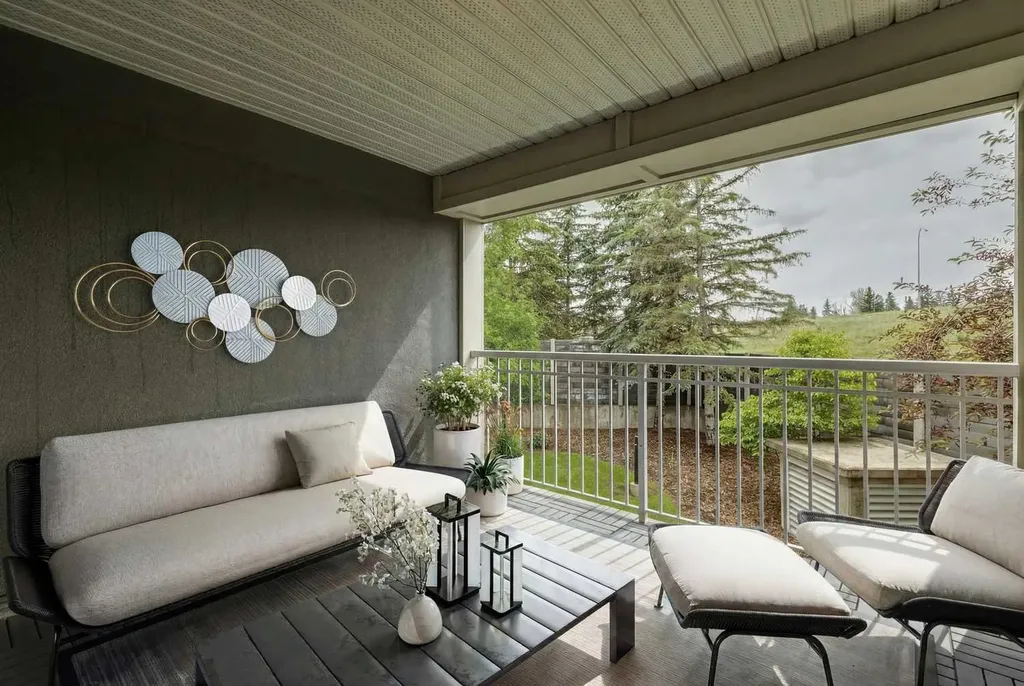 35 Richard Court SW Calgary AB T3E 7N9