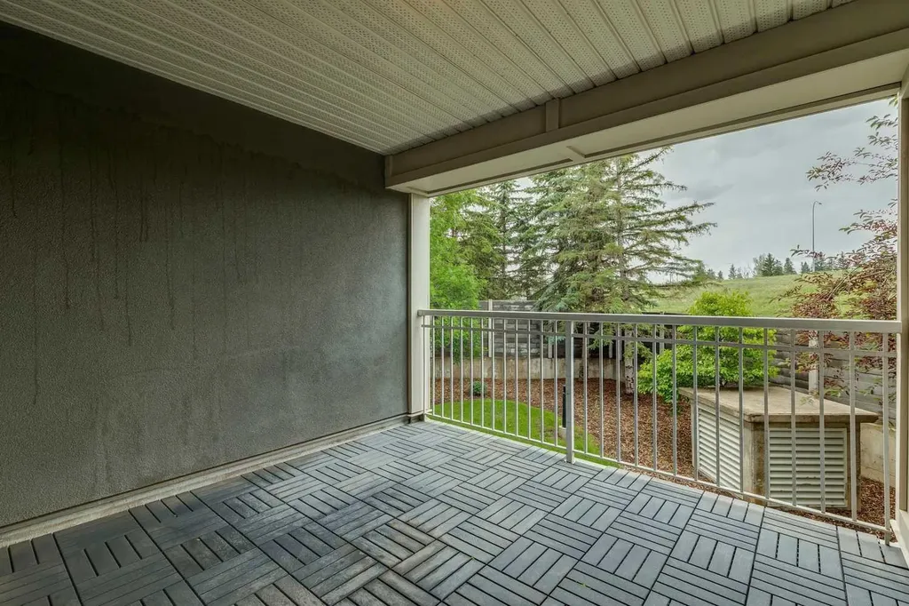35 Richard Court SW Calgary AB T3E 7N9