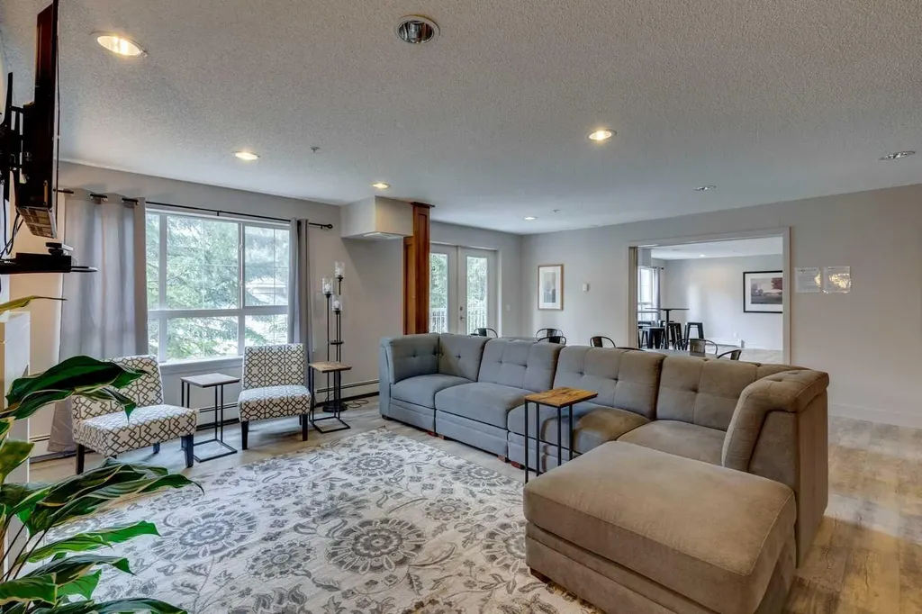 35 Richard Court SW Calgary AB T3E 7N9