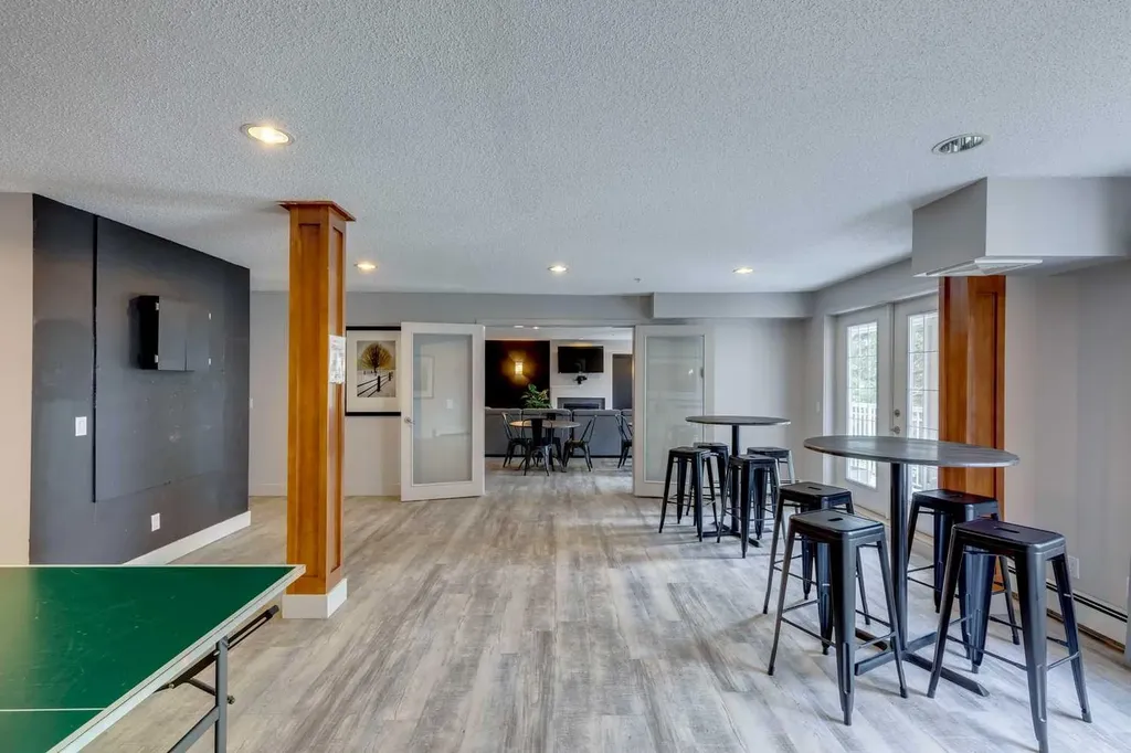 35 Richard Court SW Calgary AB T3E 7N9