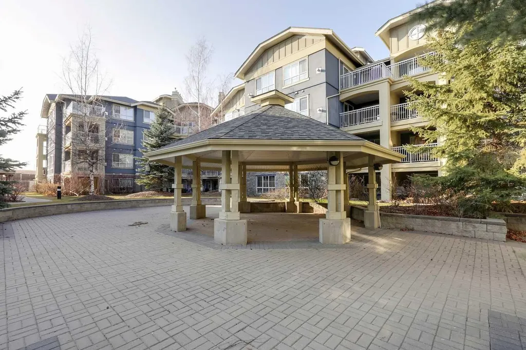 35 Richard Court SW Calgary AB T3E 7N9