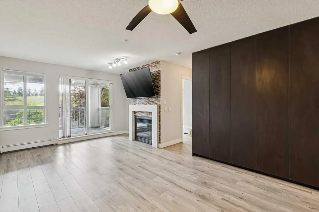 35 Richard Court SW Calgary AB T3E 7N9