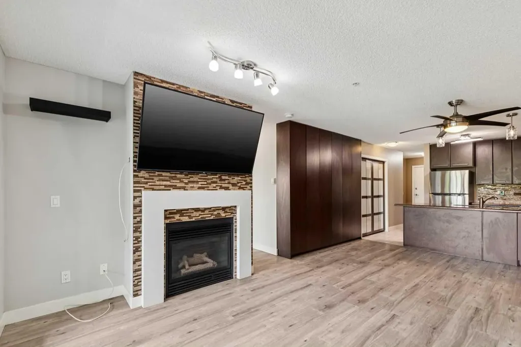 35 Richard Court SW Calgary AB T3E 7N9