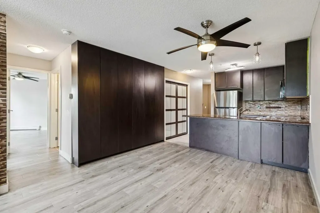 35 Richard Court SW Calgary AB T3E 7N9