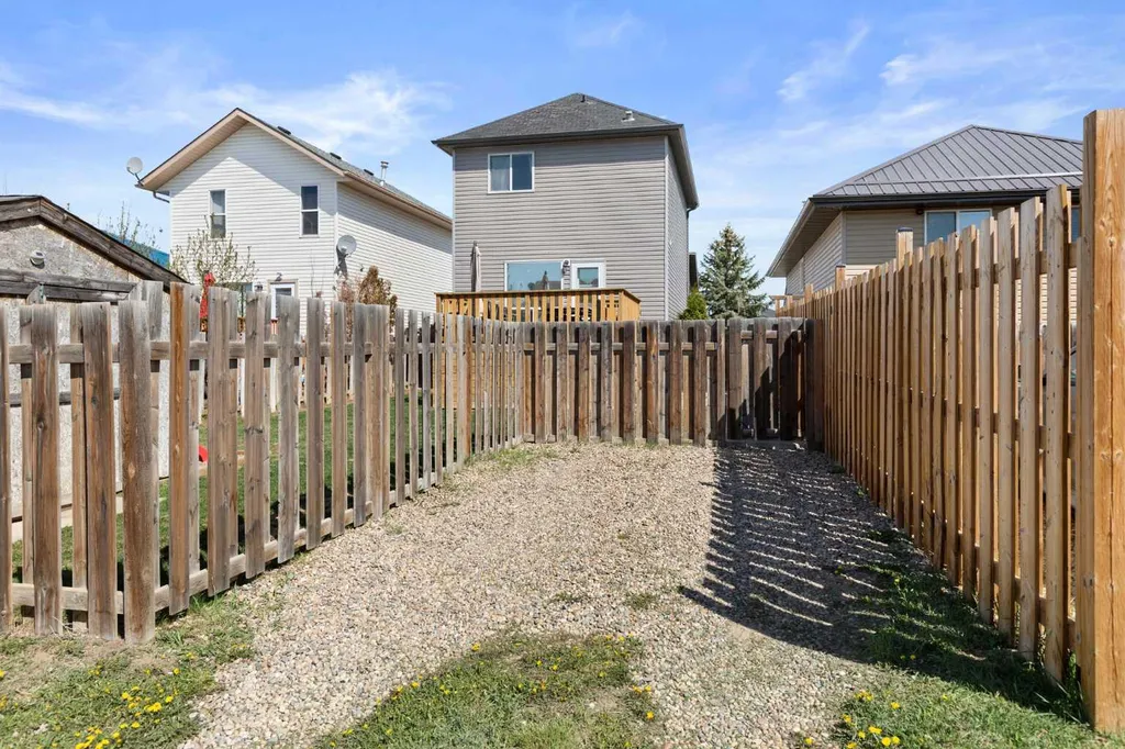241 Upland Boulevard W Brooks AB T1R0R1