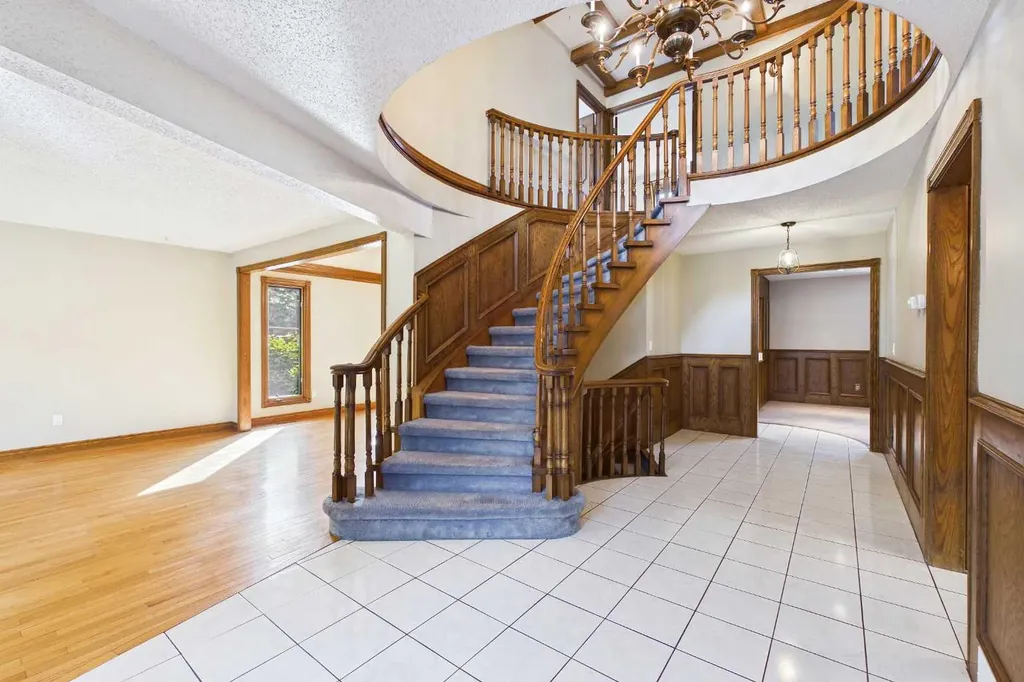 168 Canterville Drive SW Calgary AB T2W3X2