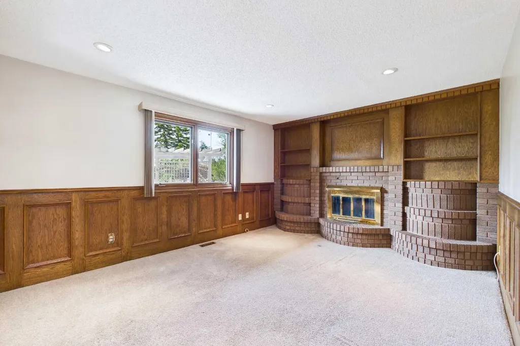 168 Canterville Drive SW Calgary AB T2W3X2