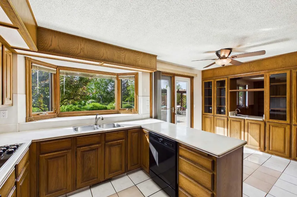 168 Canterville Drive SW Calgary AB T2W3X2