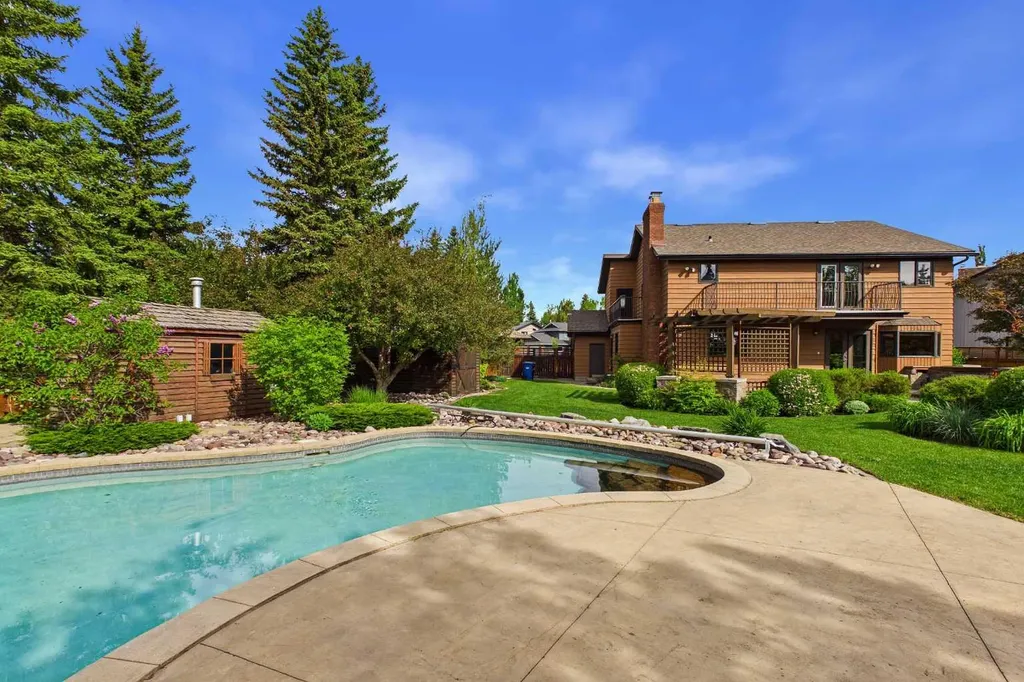 168 Canterville Drive SW Calgary AB T2W3X2
