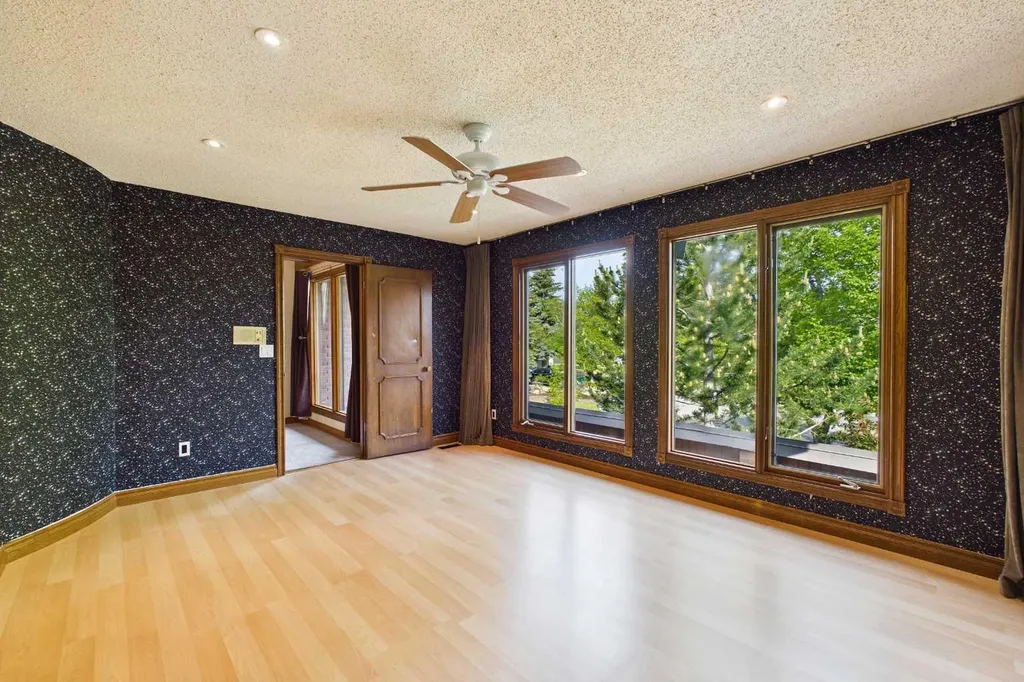 168 Canterville Drive SW Calgary AB T2W3X2