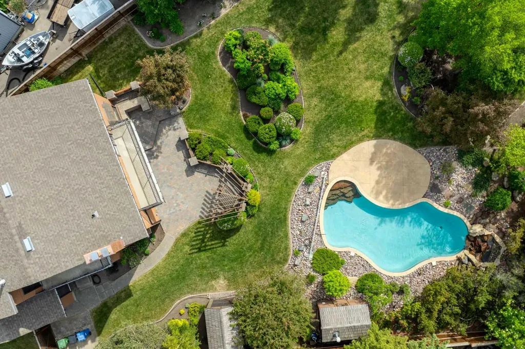 168 Canterville Drive SW Calgary AB T2W3X2