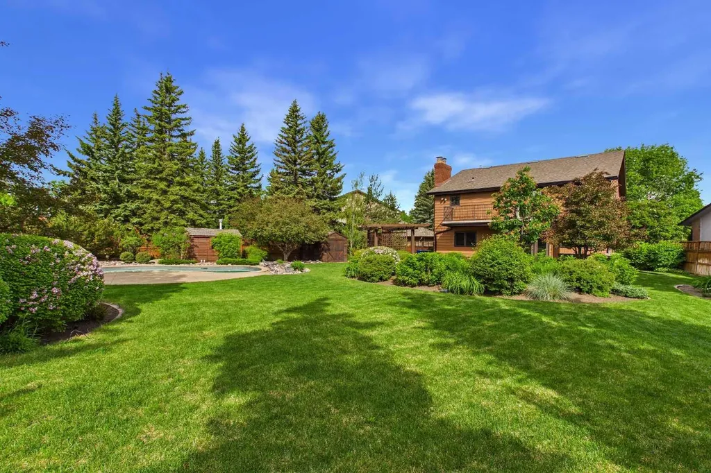 168 Canterville Drive SW Calgary AB T2W3X2