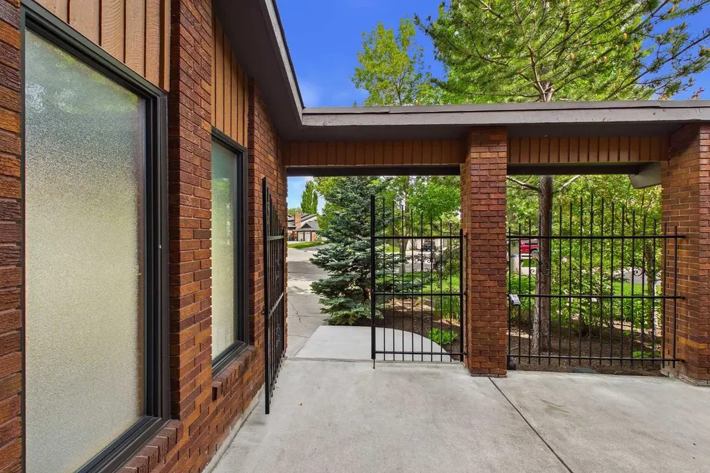 168 Canterville Drive SW Calgary AB T2W3X2