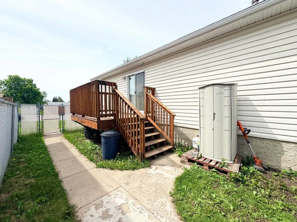 9622 123 Avenue Grande Prairie AB T8V 6Z9