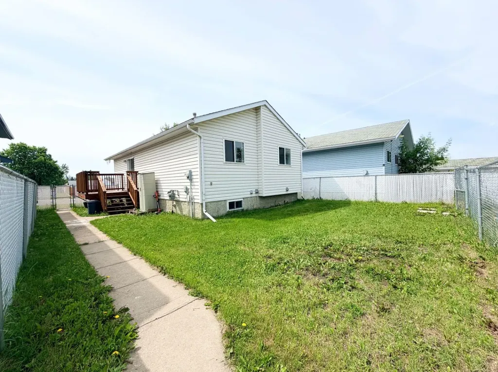 9622 123 Avenue Grande Prairie AB T8V 6Z9