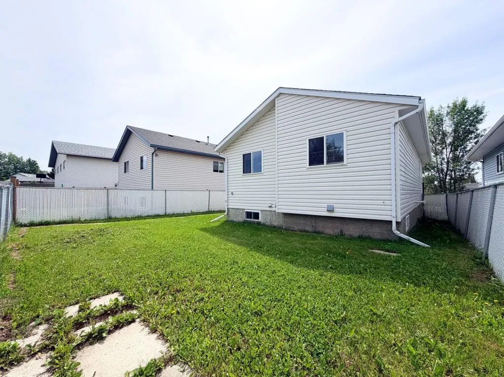 9622 123 Avenue Grande Prairie AB T8V 6Z9
