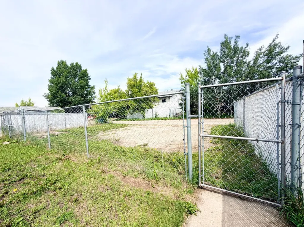 9622 123 Avenue Grande Prairie AB T8V 6Z9