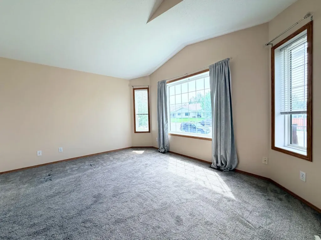 9622 123 Avenue Grande Prairie AB T8V 6Z9