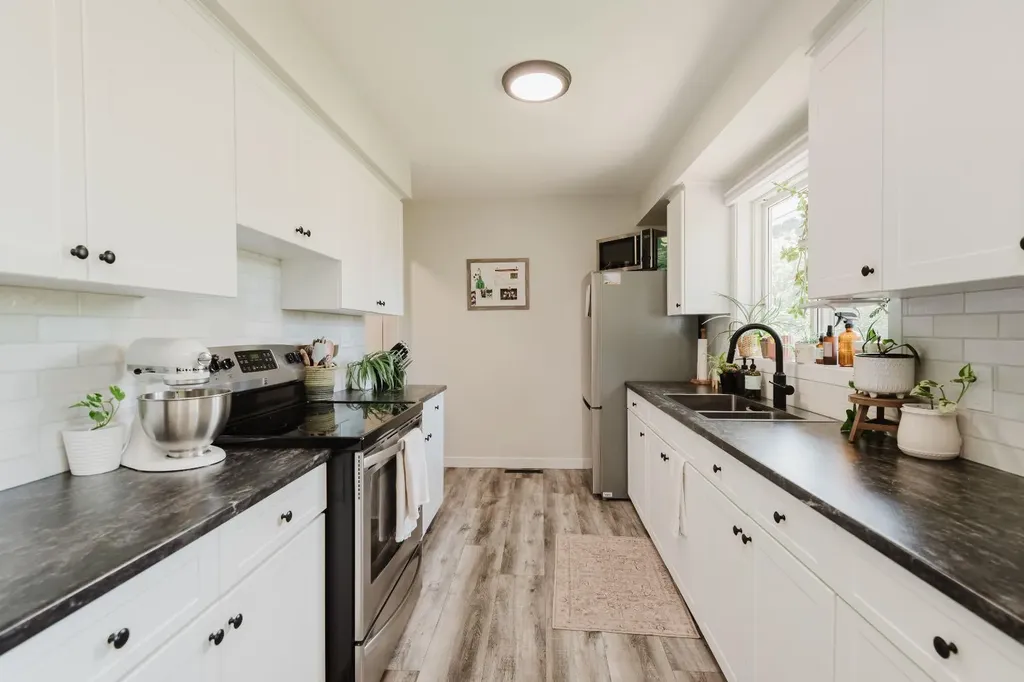 10415 111 Avenue Grande Prairie AB T8V1T9