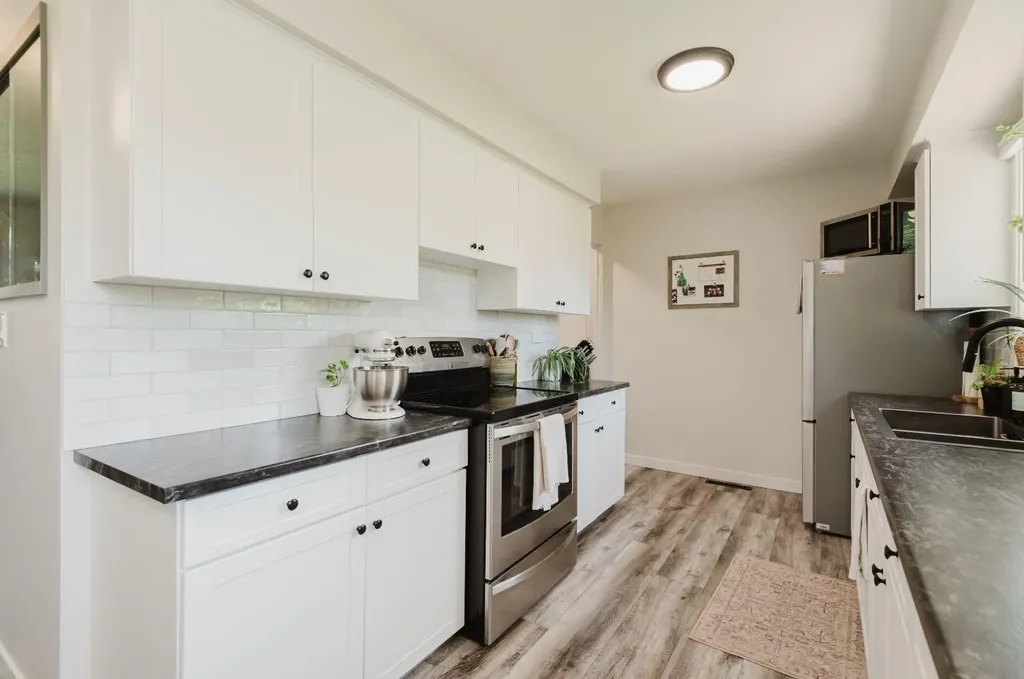 10415 111 Avenue Grande Prairie AB T8V1T9