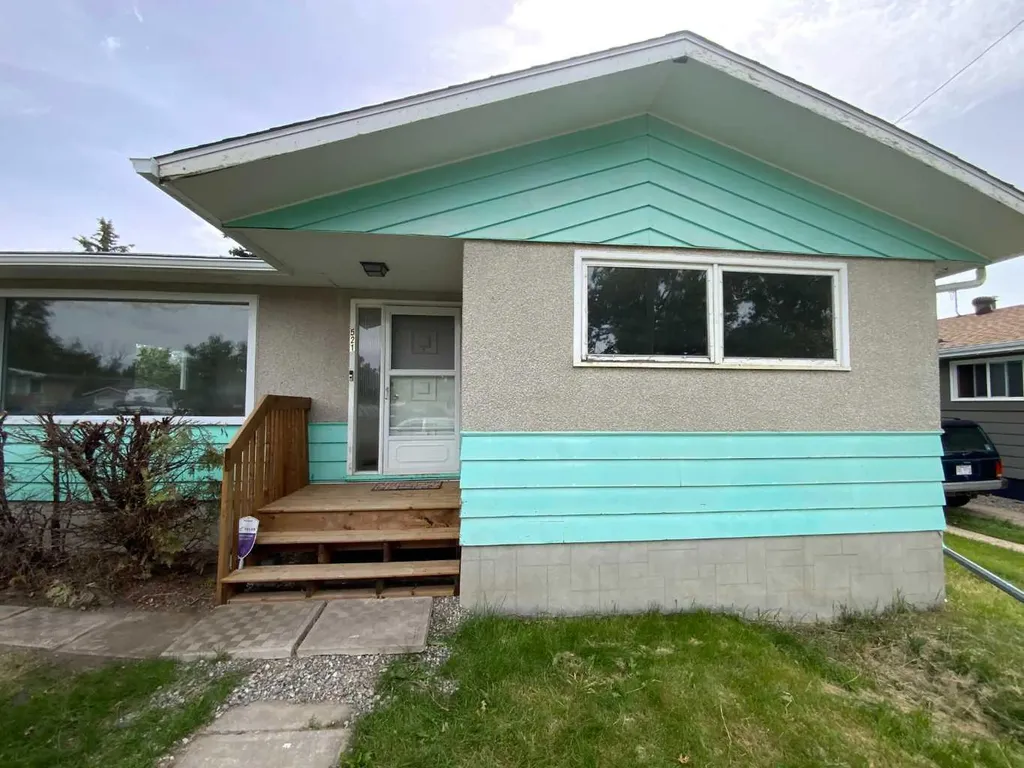 521 4 Street SE Three Hills AB T0M 2A0