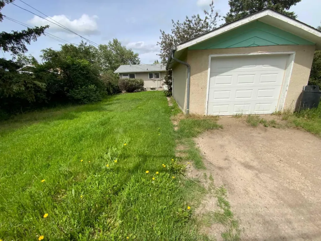 521 4 Street SE Three Hills AB T0M 2A0