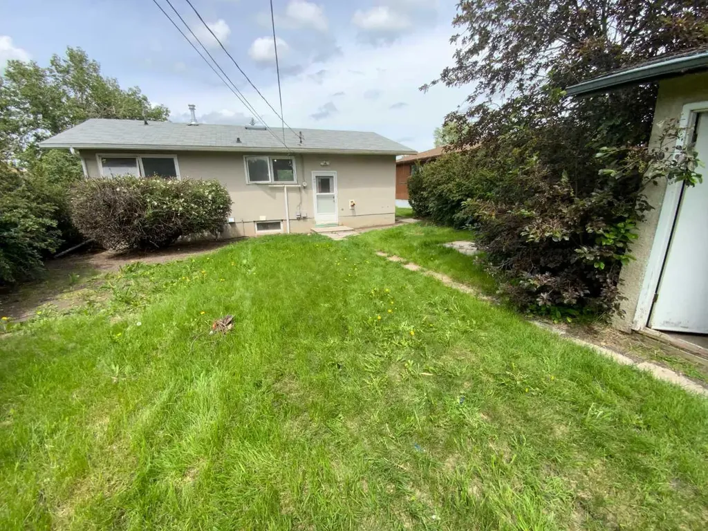 521 4 Street SE Three Hills AB T0M 2A0