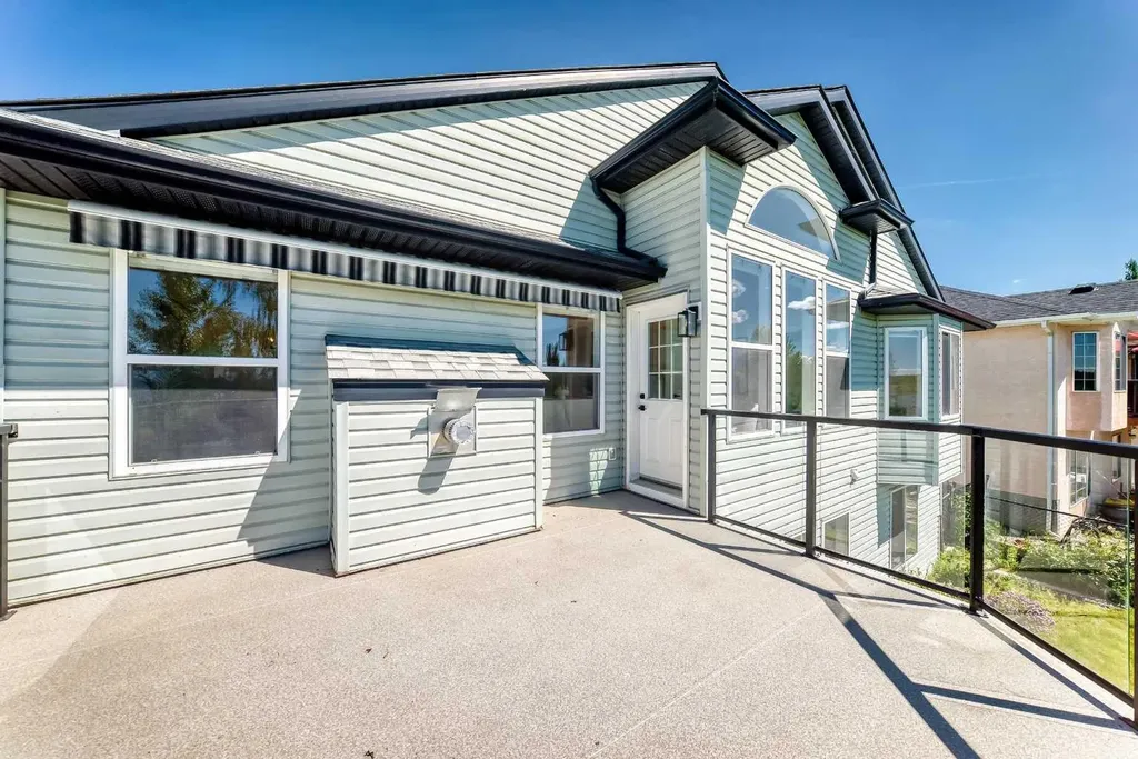 161 West Creek Pond Chestermere AB T1X 1H4