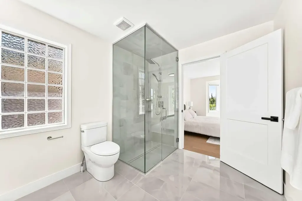 161 West Creek Pond Chestermere AB T1X 1H4